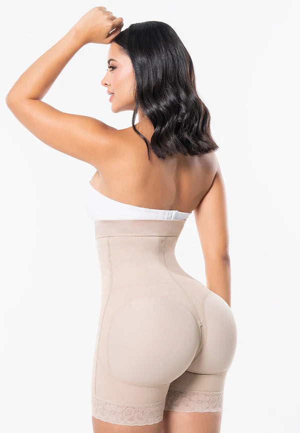 HIGH-WAISTED SHORT GIRDLE WITH ADJUSTABLE SNAPS, ENHANCES BUTTOCKS, DAILY USE POST-OPERATIVE MARIA E