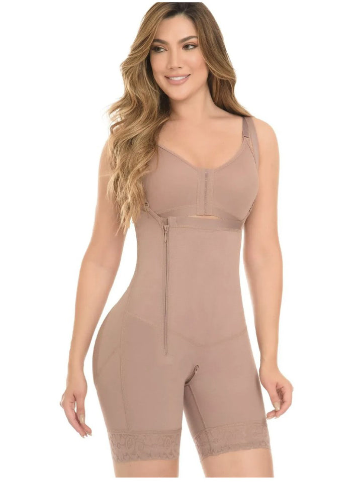 HOURGLASS GIRDLE, CHEST GIRDLE, THREE LEVELS OF STUDS ON THE ABDOMEN, THIN STRAP, NO BRA, MEDIUM BACK